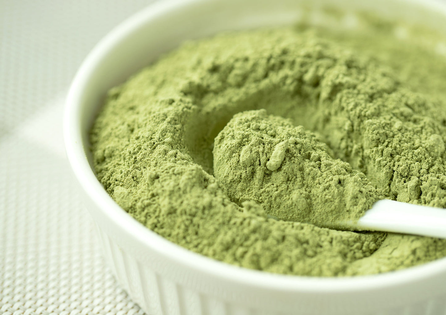 Organic Kale Powder — Non-GMO, Made from Raw Dried Whole Leaves, Vegan, Bulk, Great for Baking, Juices, Smoothies, Shakes, Теа, and Instant Breakfast Drinks. Good Source of Vitamin C
