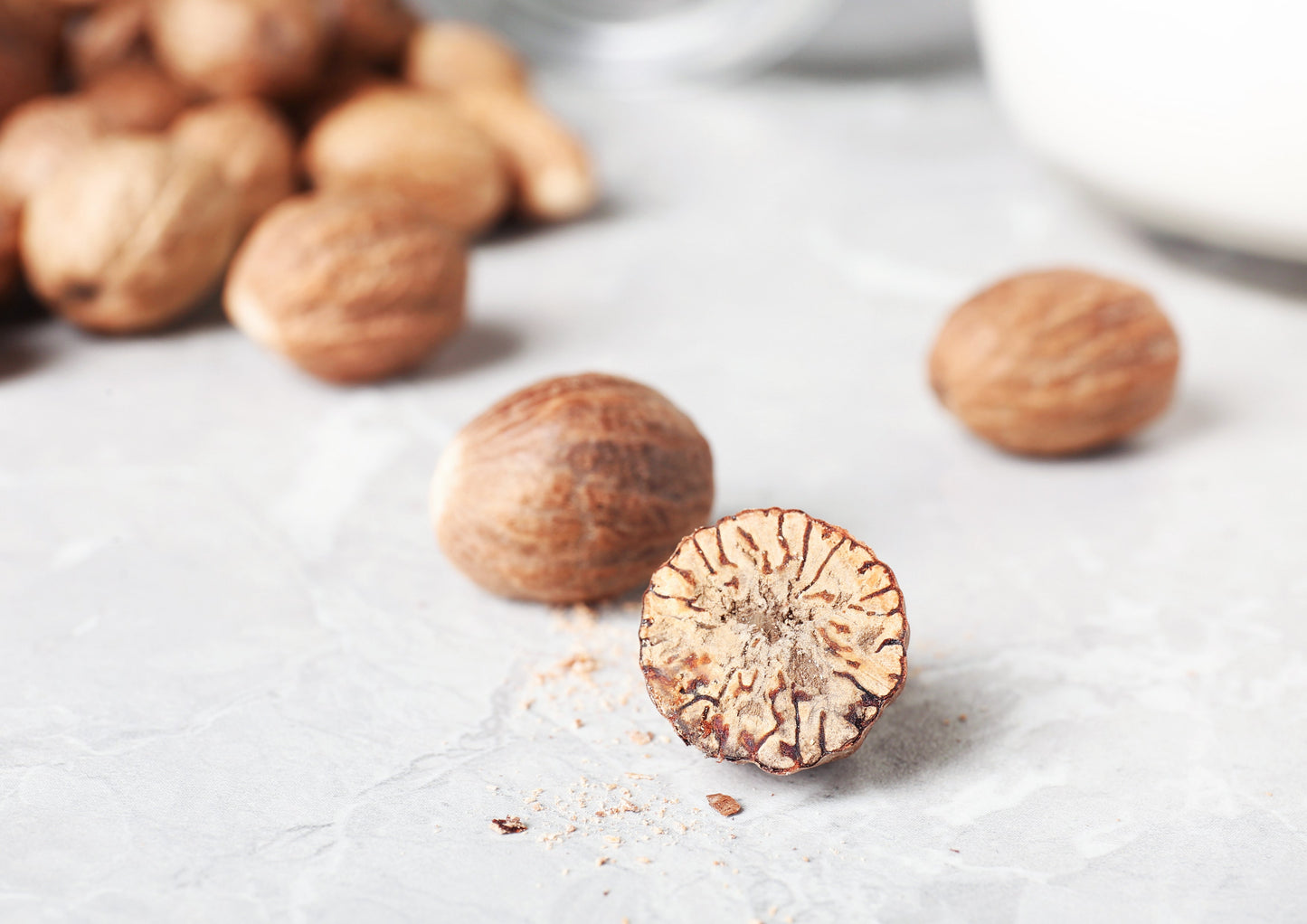 Whole Nutmeg – Aromatic Spice, Pure, Vegan, Bulk. Warm, Nutty Flavor. Rich in Antioxidants, Essential Oils. Perfect for Spice Blends. Pairs Well with Sweet, Savory Dishes, and Hot Beverages