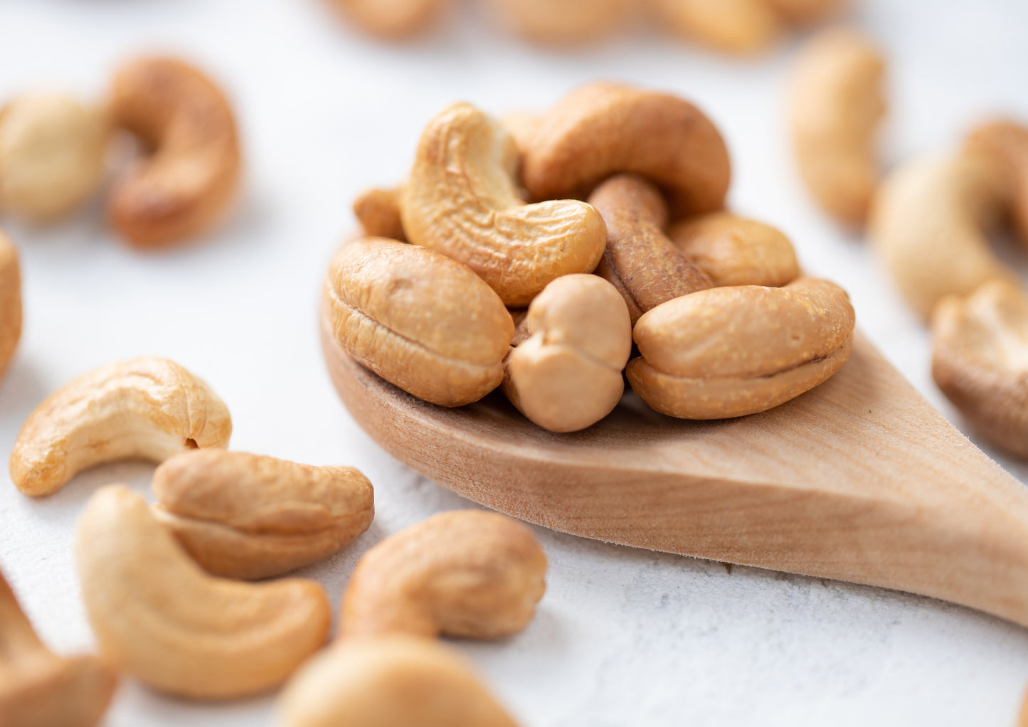 Dry Roasted Whole Cashews with Himalayan Salt — Oven Roasted Lightly Salted Fancy Cashew Nuts, No Oil Added, Vegan, Kosher, Bulk. Crunchy Texture. Great Snack. Good Source of Protein