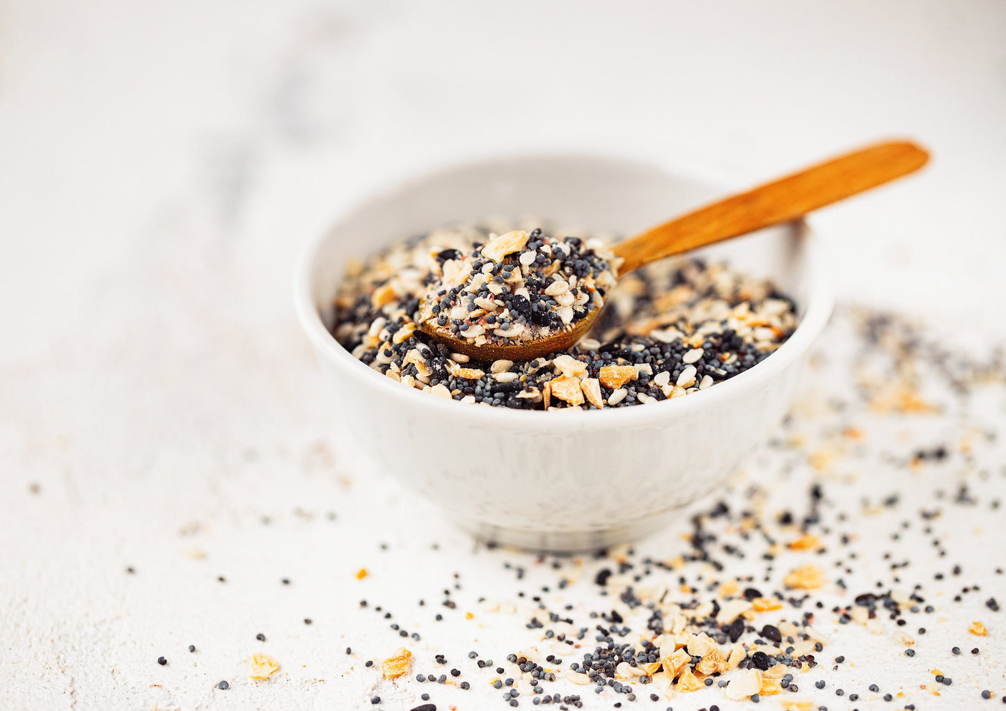 Everything Bagel Seasoning – A Blend of White and Black Sesame Seeds with Minced Garlic, Onion, and Himalayan Pink Salt Flakes. Great as a Topping and Baking Ingredient. Bulk Spice Mix